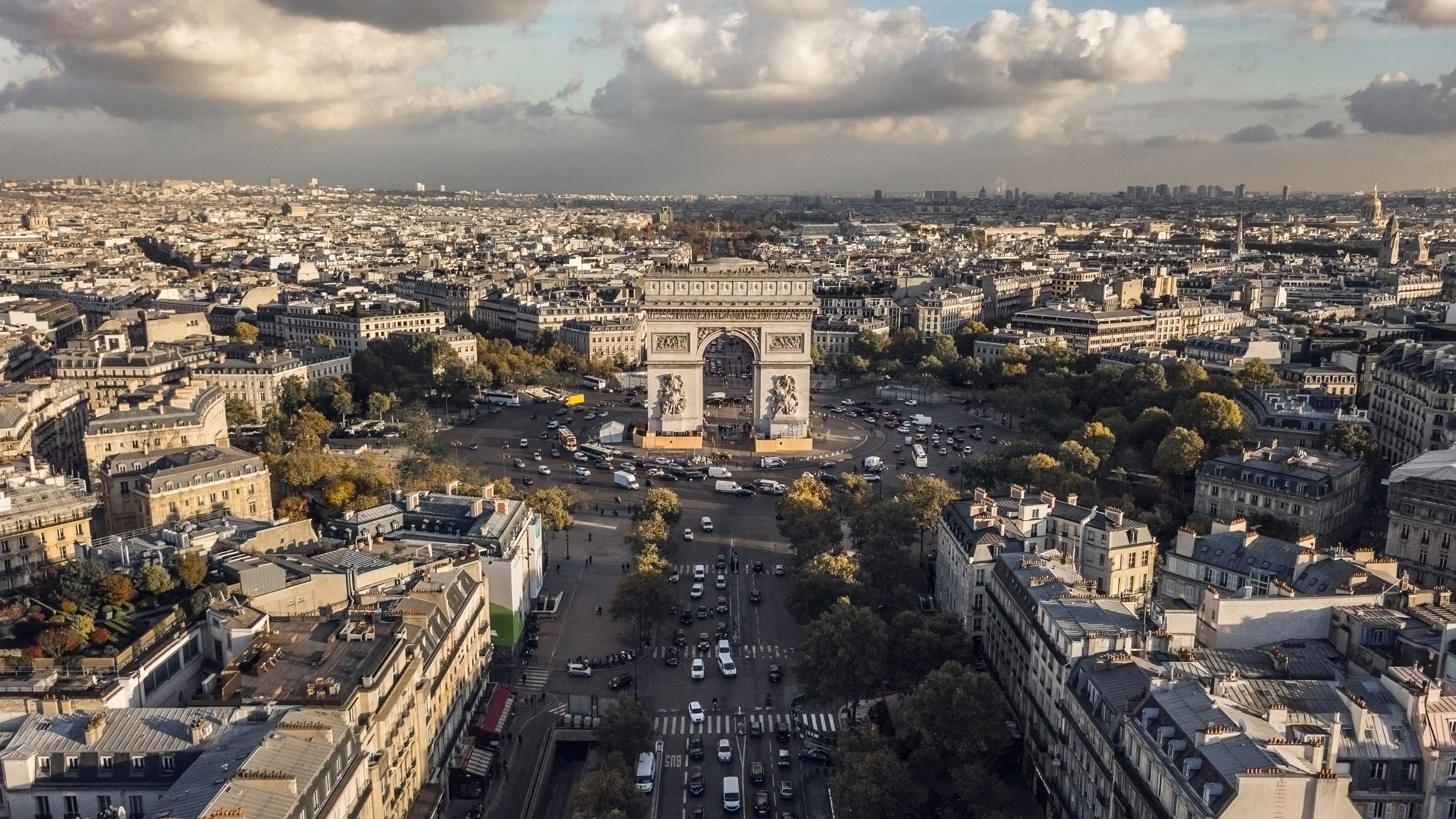 Gecina signe la vente de l'immeuble 101 Champs-Elysées - DECIDEURS MAGAZINE  - Accédez à toute l'actualité de la vie des affaires : stratégie, finance,  RH, innovation